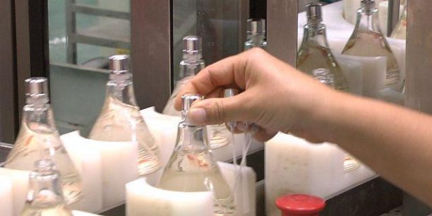 ECONOMIA fabricacao de perfumes